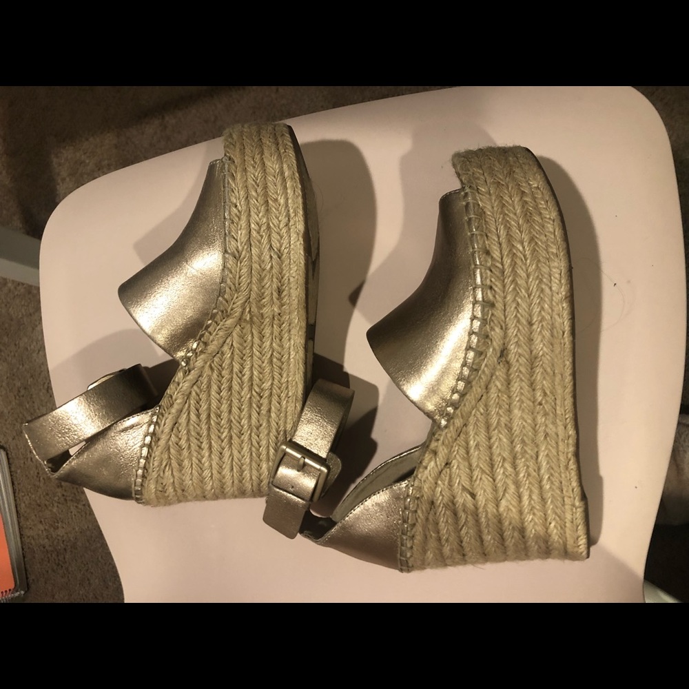 LIKE NEW Marc Fisher Adalyn wedges size 8